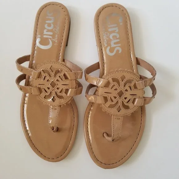 Circus by Sam Edelman Canyon Medallion Flat Sandal (size 9) - Picture 5 of 8